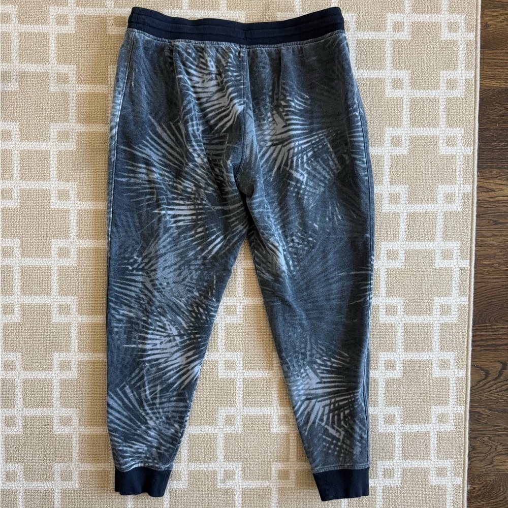 Under Armour Fleece Joggers Gray Botanical Print Loose Athletic Pants Lounge XL - Picture 3 of 7